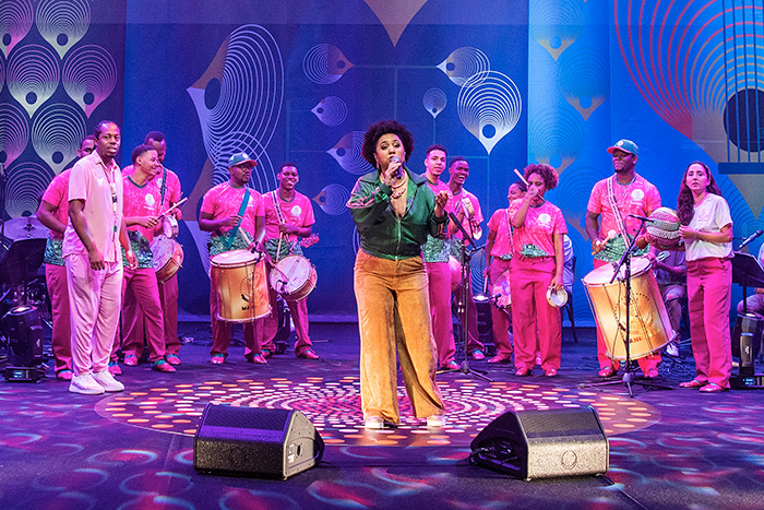 Marina Iris e Bateria da Mangueira